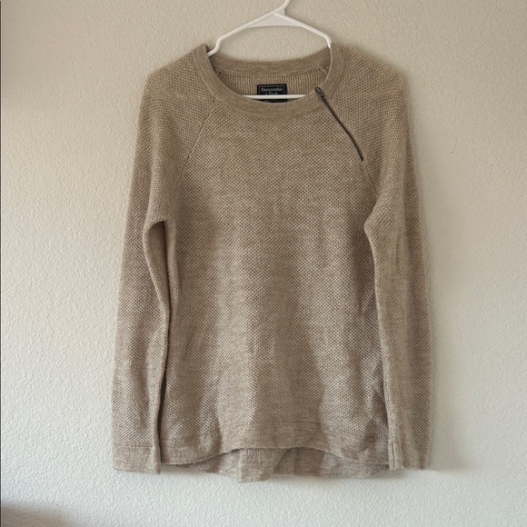 Abercrombie & Fitch Sweaters - Abercrombie & Fitch Tan Crew Neck Sweater